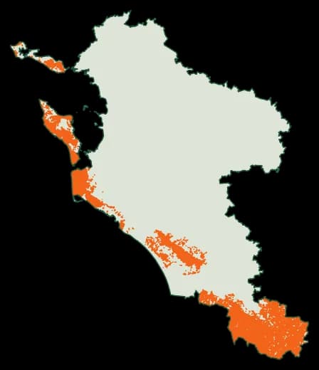 Silhouette du département Charente-Maritime, zones soumises au débroussaillement en orange