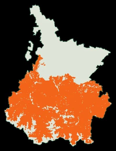 Silhouette du département Hautes-Pyrénées, zones soumises au débroussaillement en orange